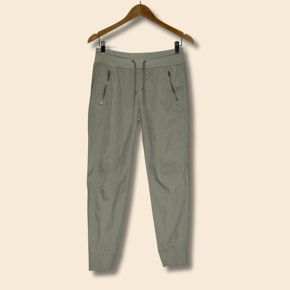 Athleta Trekkie North Jogger Pants Ecru Beige Size 4 Lightweight Travel Hiking - Picture 4 of 9